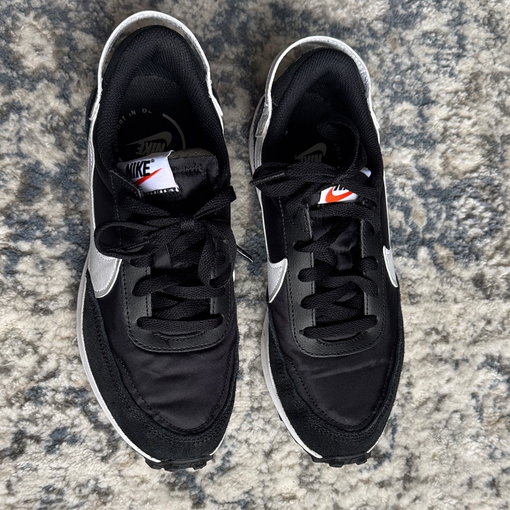 Nike Womens Black Sneakers